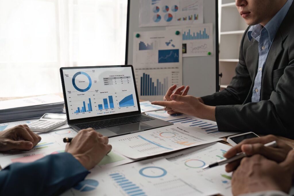 Business cash flow management with weekly inflows and outflows