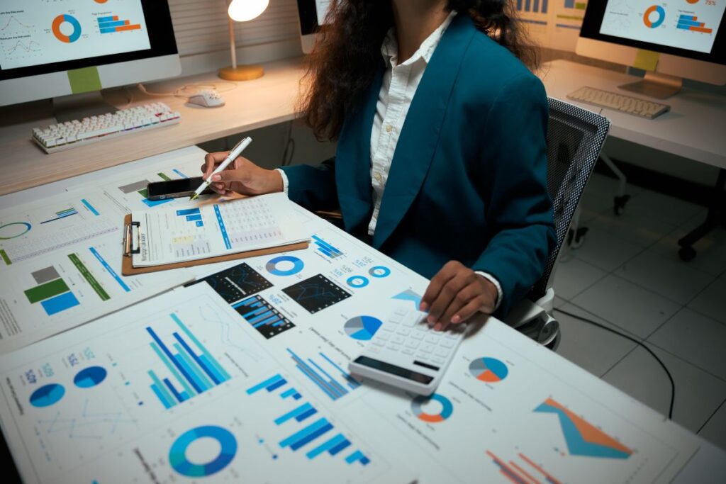 Startup financial KPIs and cash runway analysis